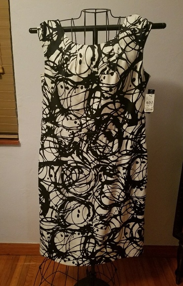 Dress - Picture 5 of 5